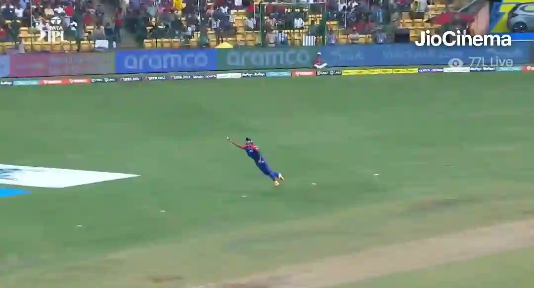 [Watch] Delhi Capitals' Aman Khan Plucks a Blinder to Dismiss Faf du Plessis